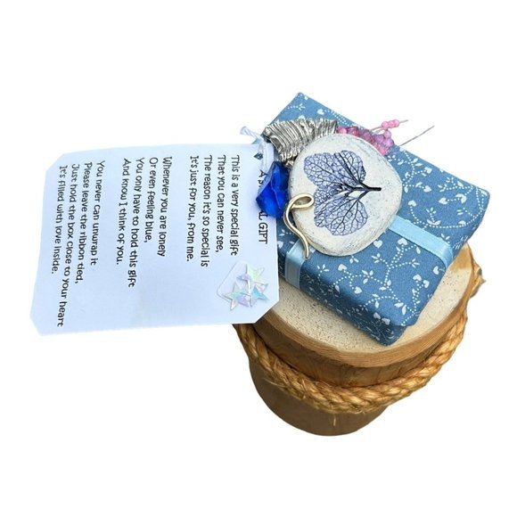 Handcrafted, Embellished, Fabric Wrapped Gift Box - Picture 3 of 6